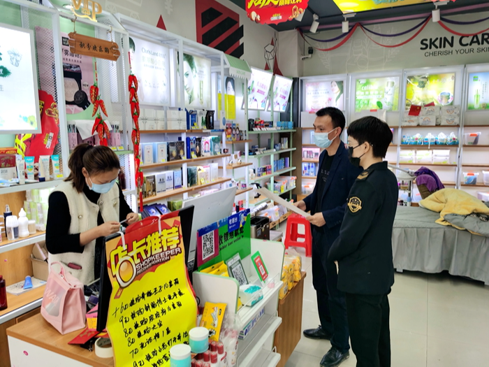 秦古市场监管所开展化妆品专项检查行动
