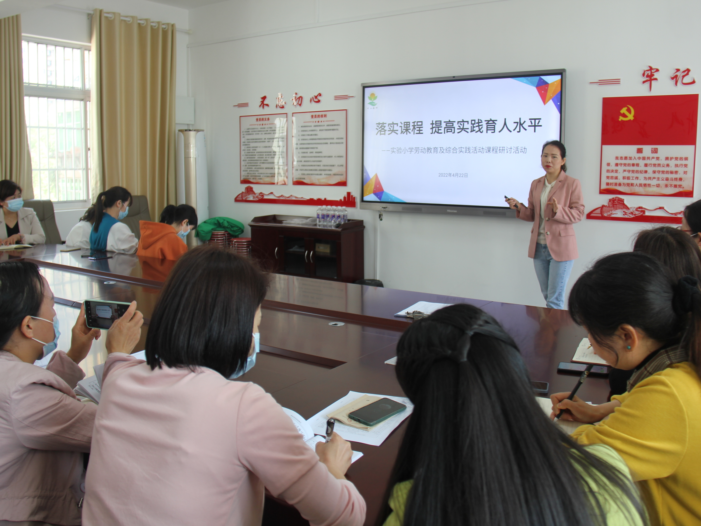 县实验小学：专业培训助推课程建设