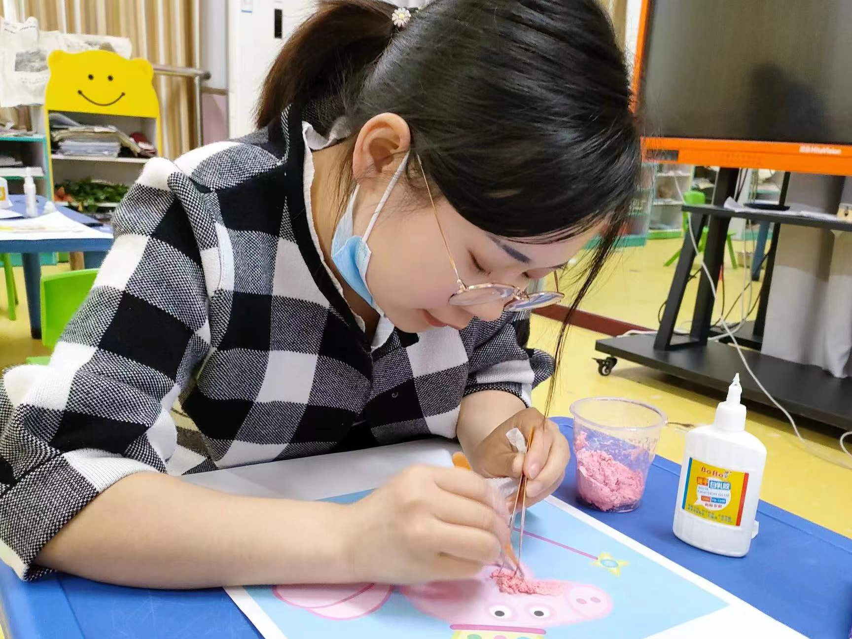 擂鼓镇护驾幼儿园开展纸浆画培训活动