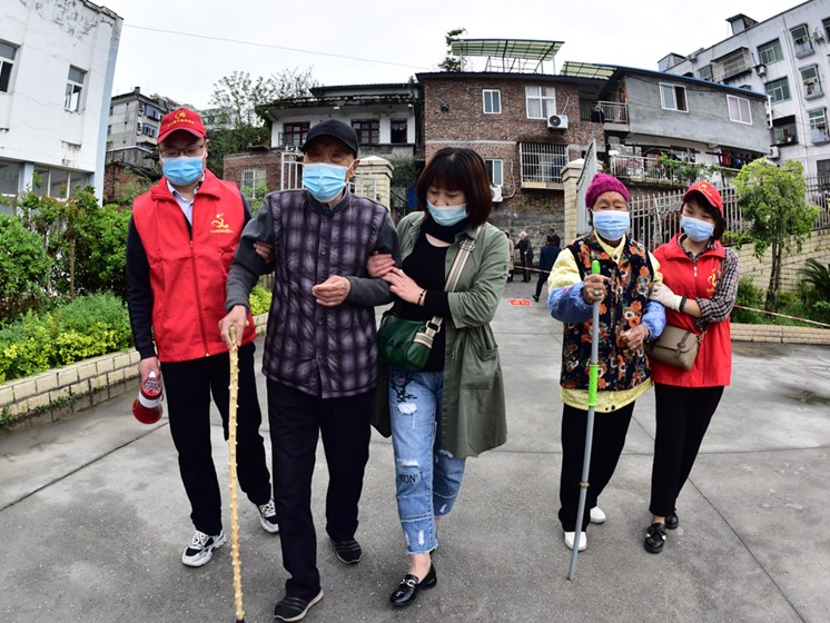 县自然资源和规划局全员核酸检测志愿服务赢好评