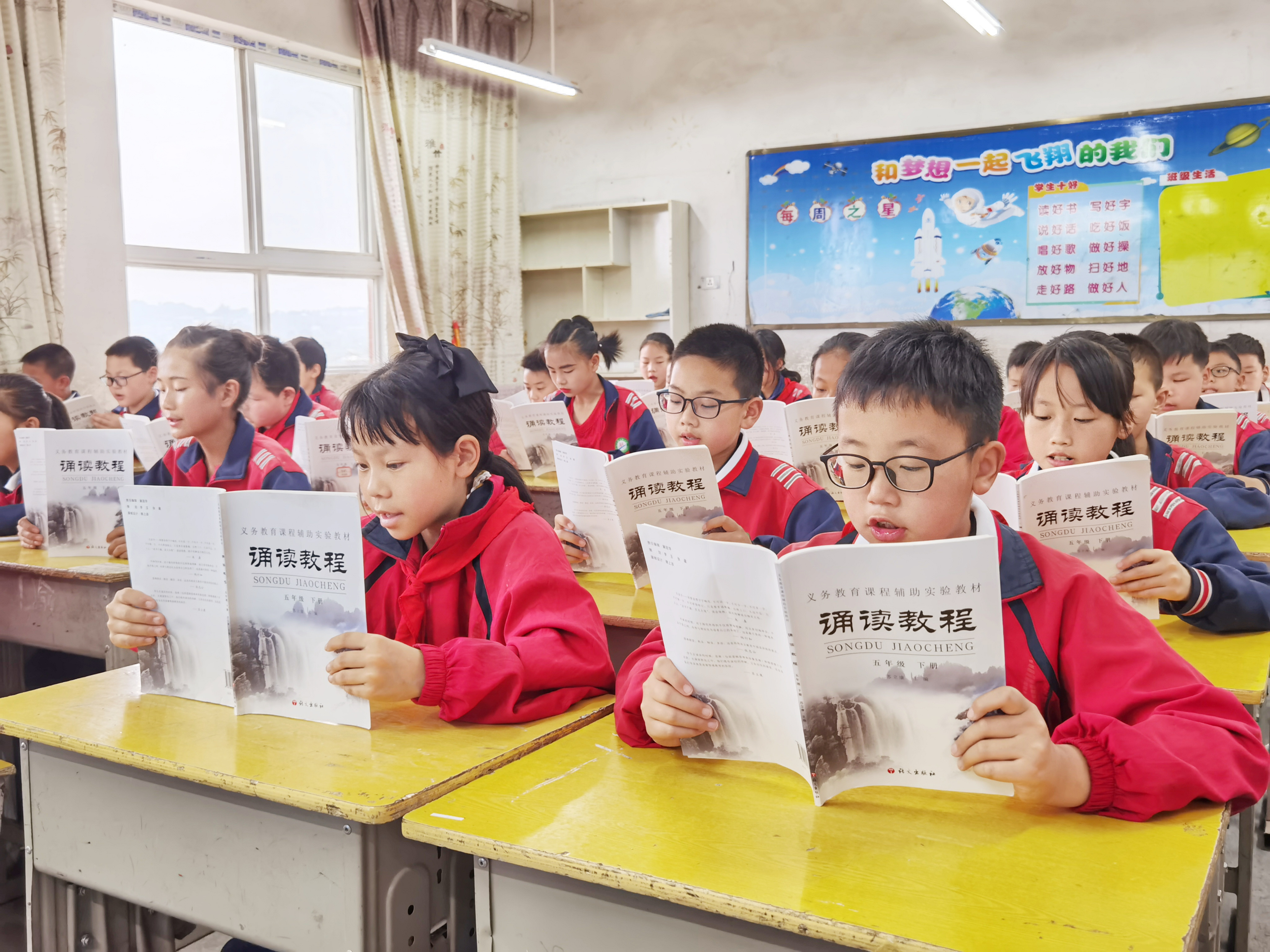双坝小学：朝读经典  诗风雅韵传天籁