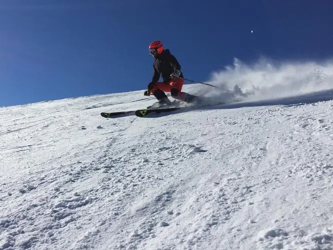 武汉客商来竹考察对接沧浪山滑雪场项目