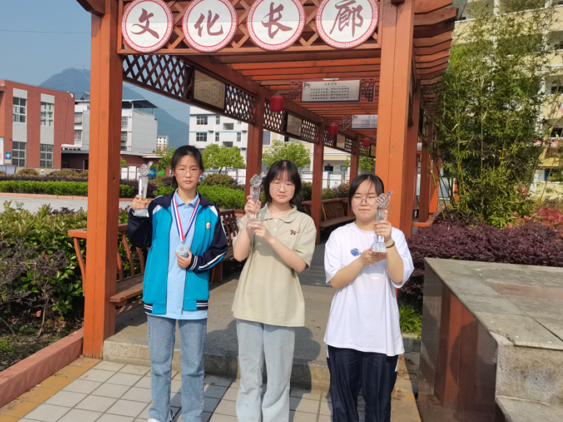 宝丰中学召开全市调研考试总结表彰大会