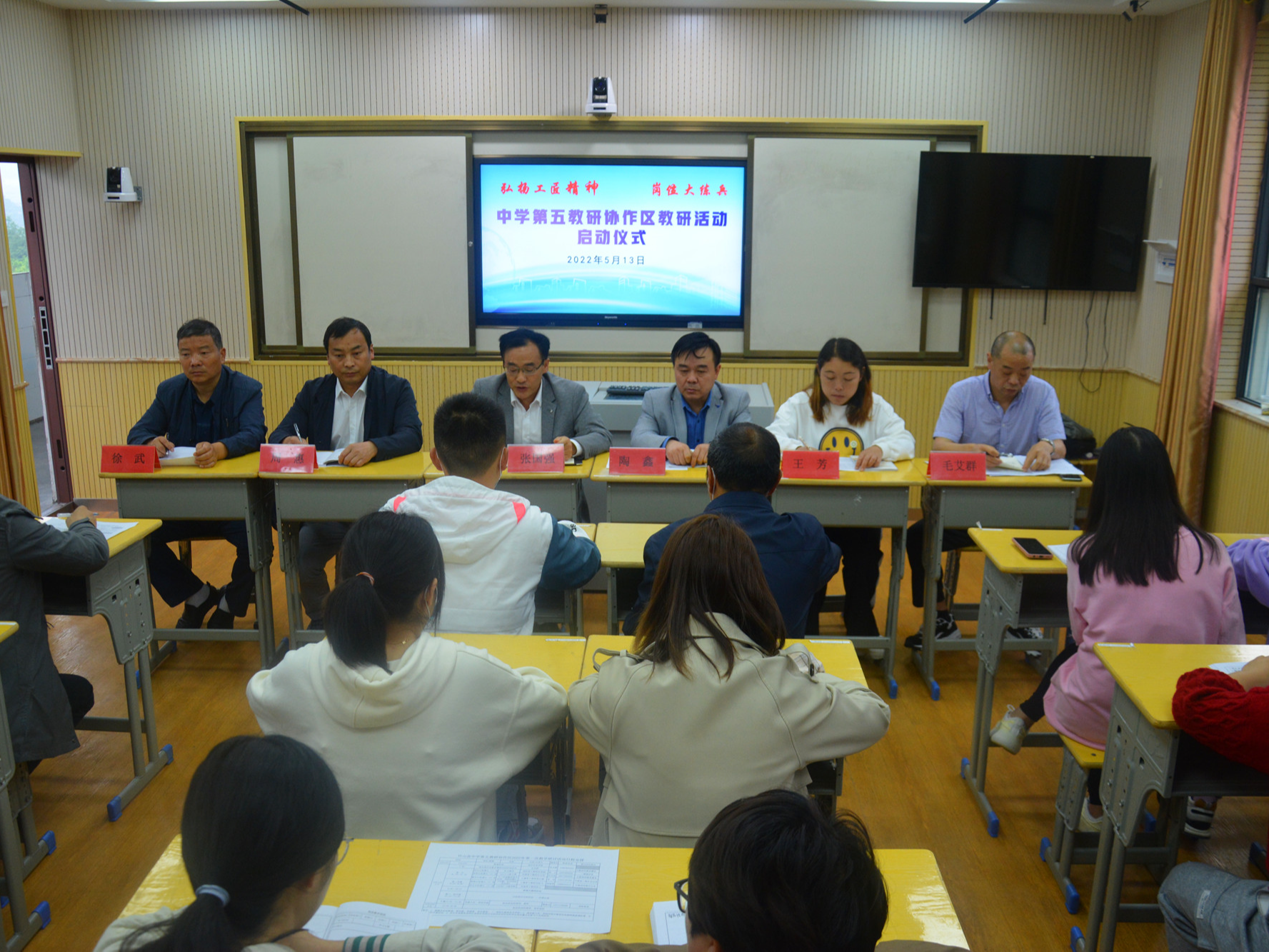 官渡镇：魅力课堂展风采   凝心聚力促发展