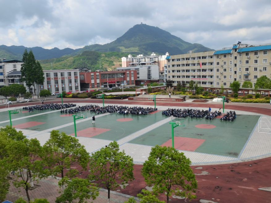 宝丰中学：开展应急疏散演练 加固校园安全防线