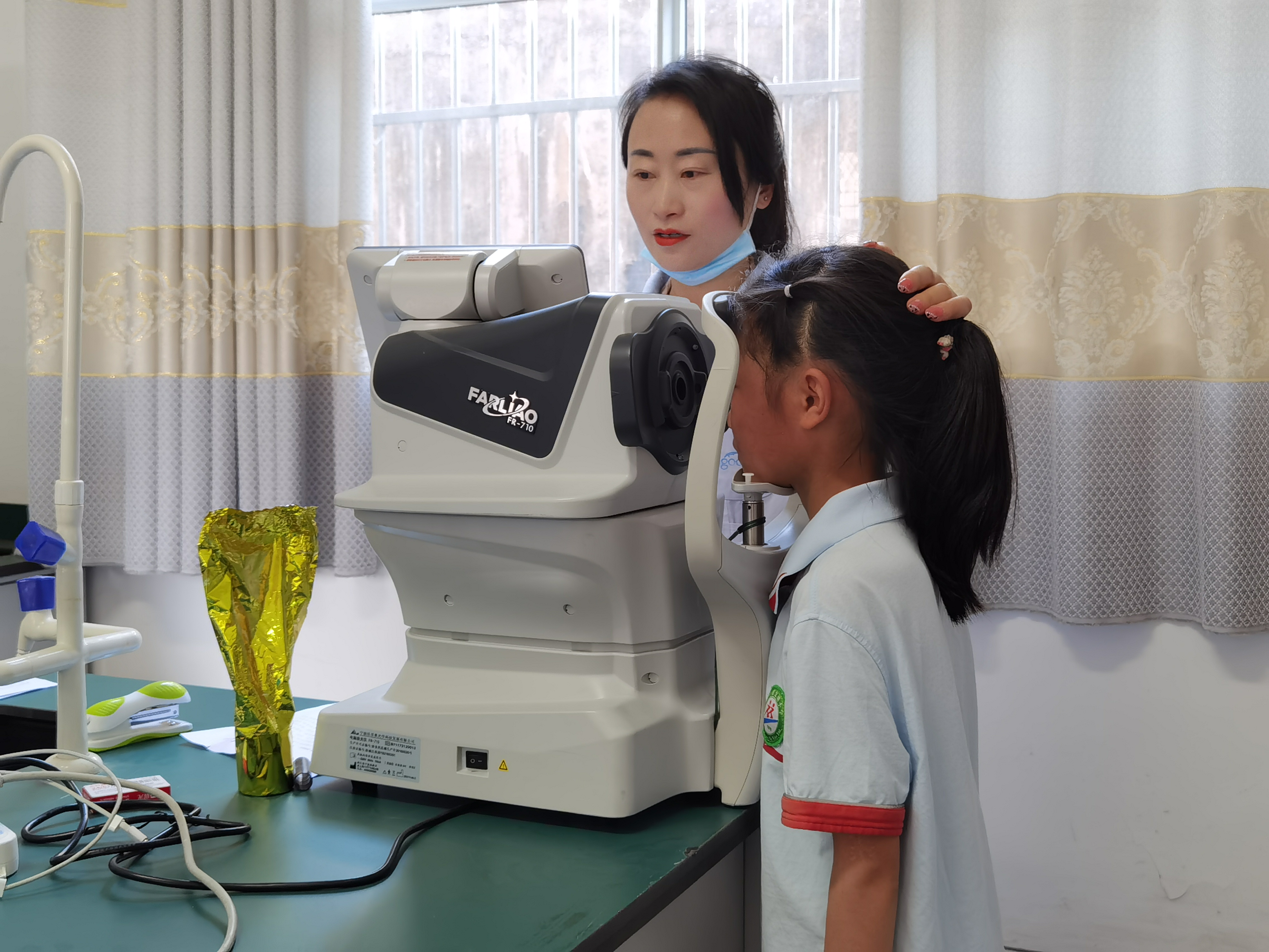 双坝小学：视力检测助“五项管理”实施