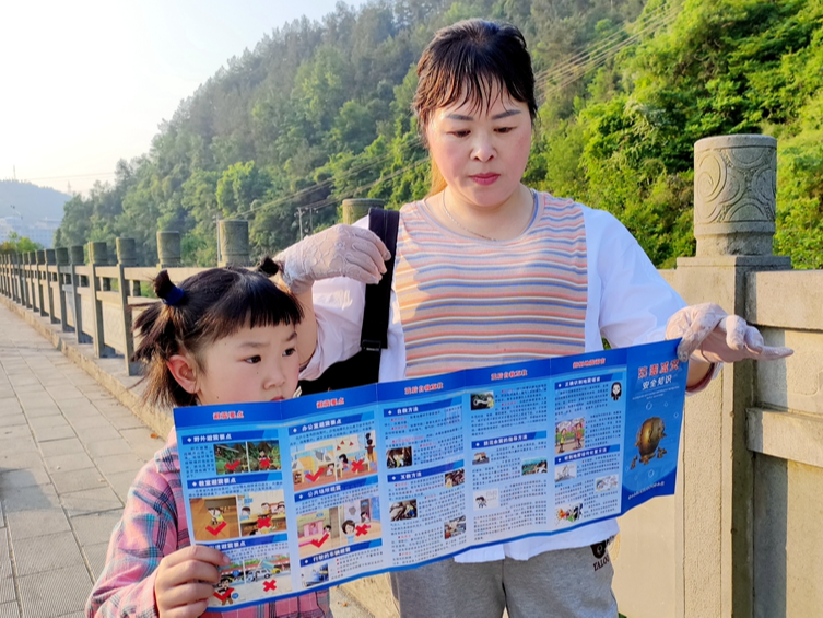 竹坪乡扎实开展“防震减灾”宣传教育