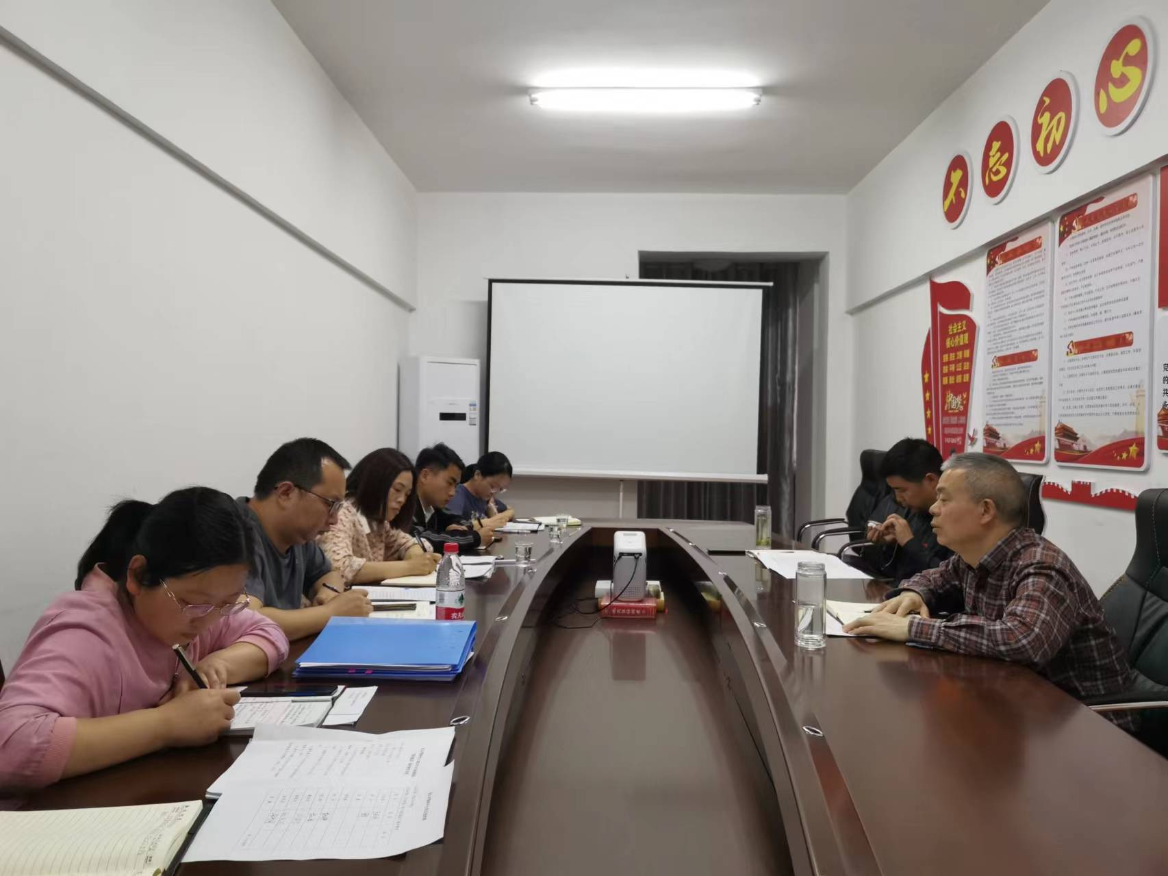 县人才服务中心:扎实开展集中“夜学”活动