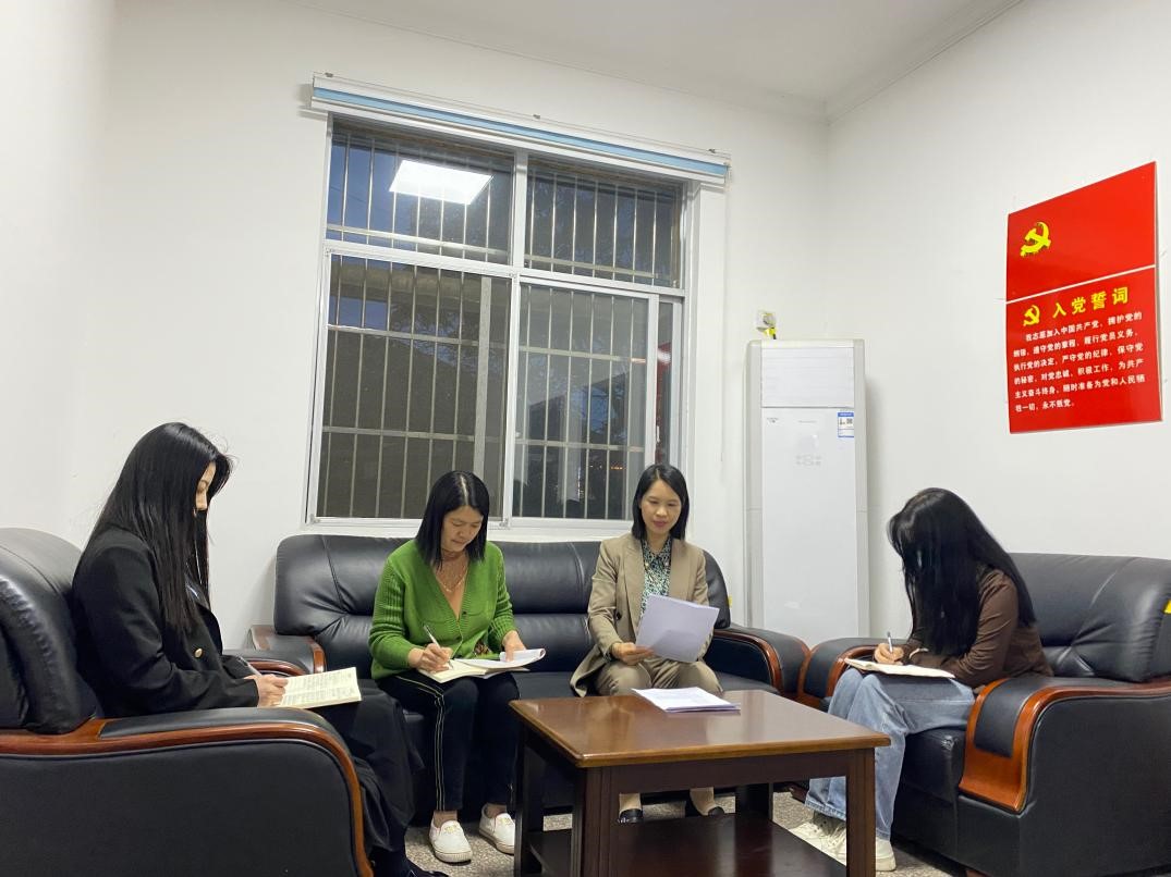 县妇联开展“弘扬工匠精神 岗位大练兵”夜学活动