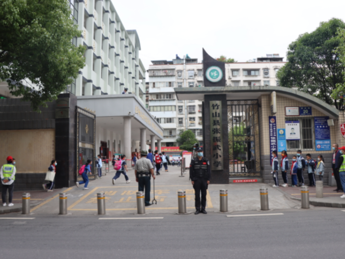 张振武小学：建设“警校家”护学岗   筑牢“护苗”安防线