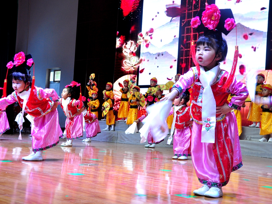 竹山县人民路幼儿园举办庆“六一”文艺汇演