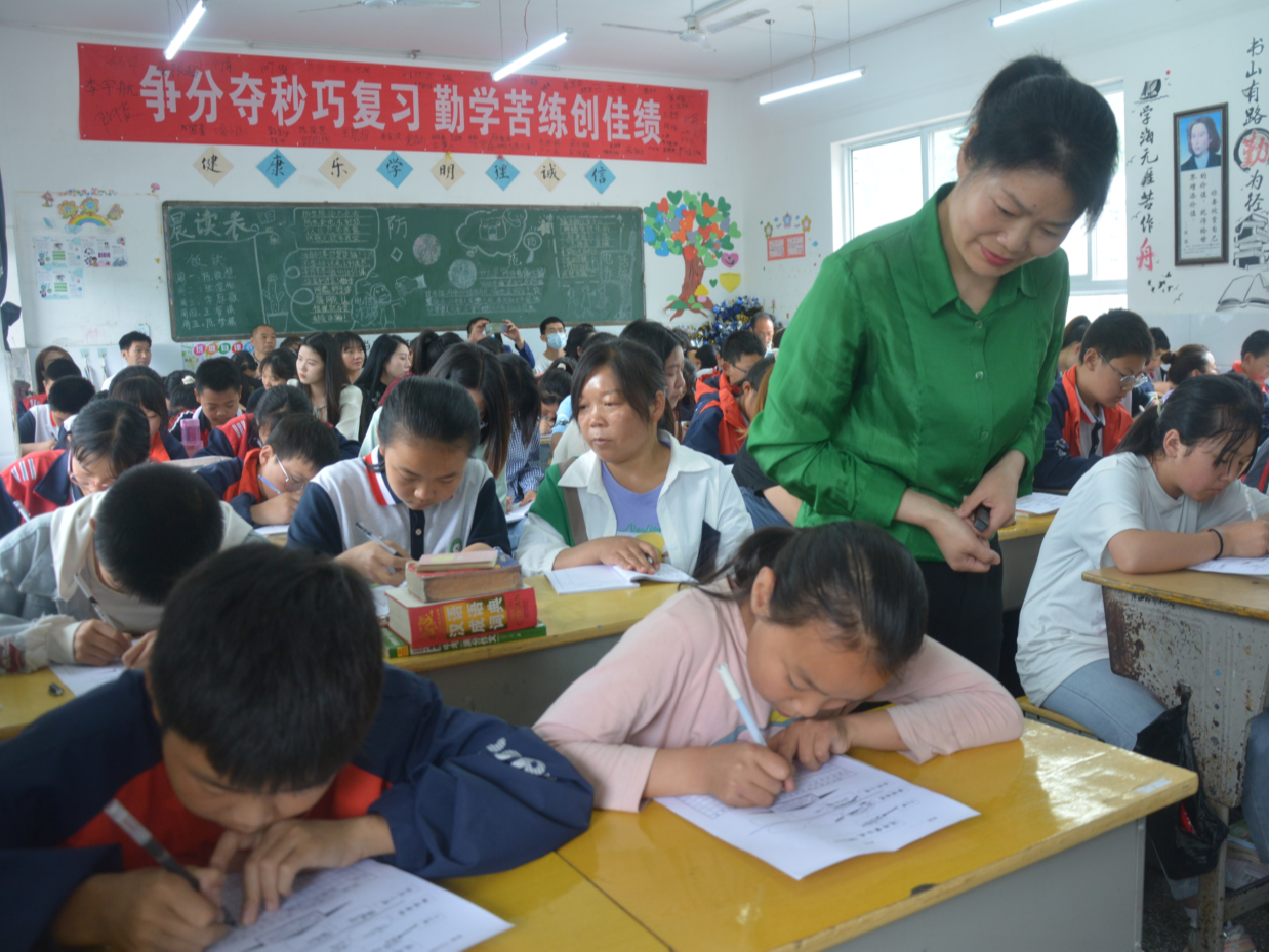 县第二实验小学：教研协作练技能 岗位练兵提质量