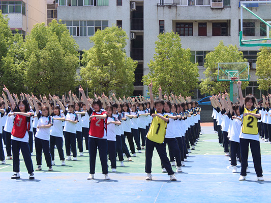 竹山二中青春“广场舞”跳进校园