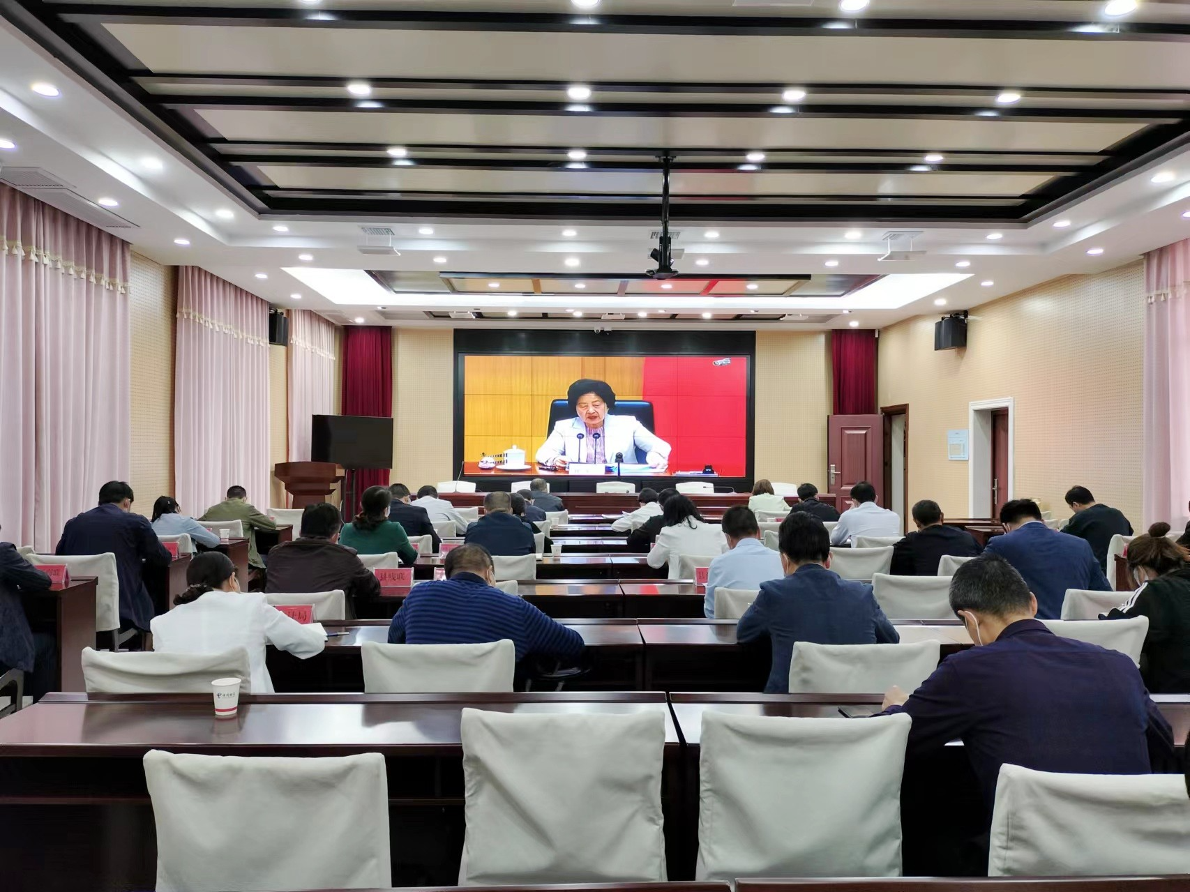 我县收看全国普通高校毕业生就业创业工作视频会