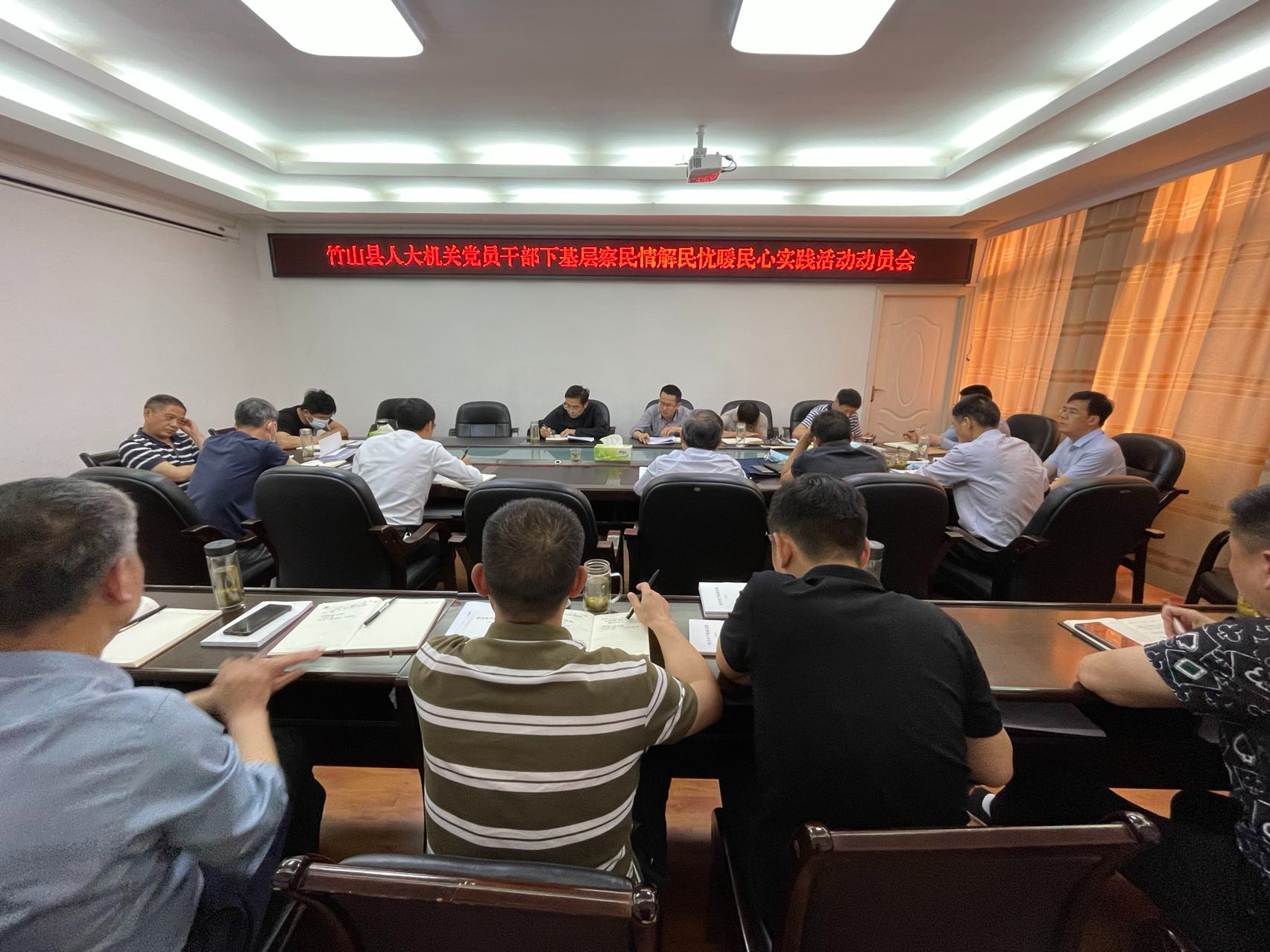 县人大机关：发挥人大优势 为民排忧解难