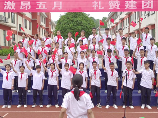 麻家渡镇中学生唱红色经典赞建党百年