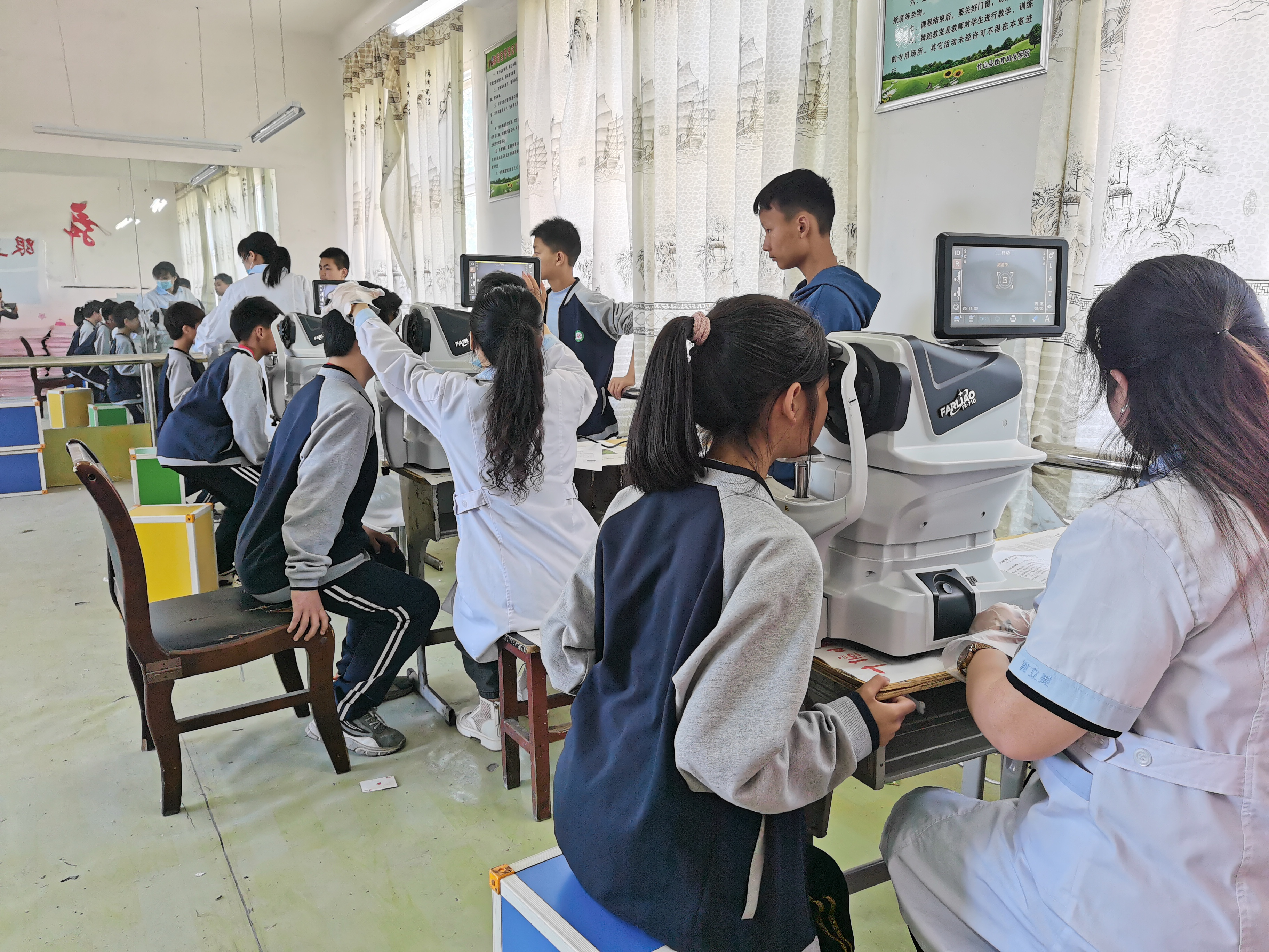 宝丰中学：开展视力检测 关注视力健康