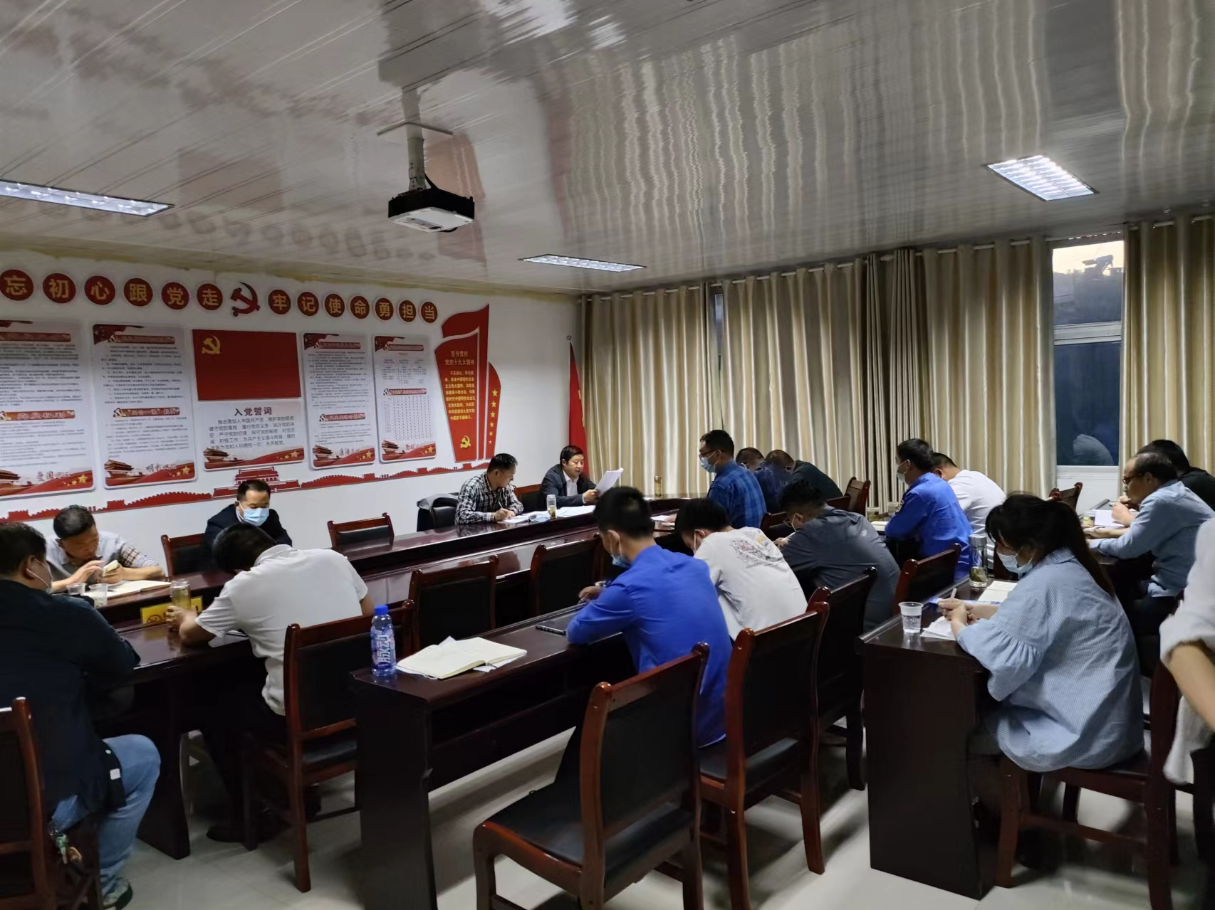 县城管执法局夜学练兵：为年轻干部充电蓄能