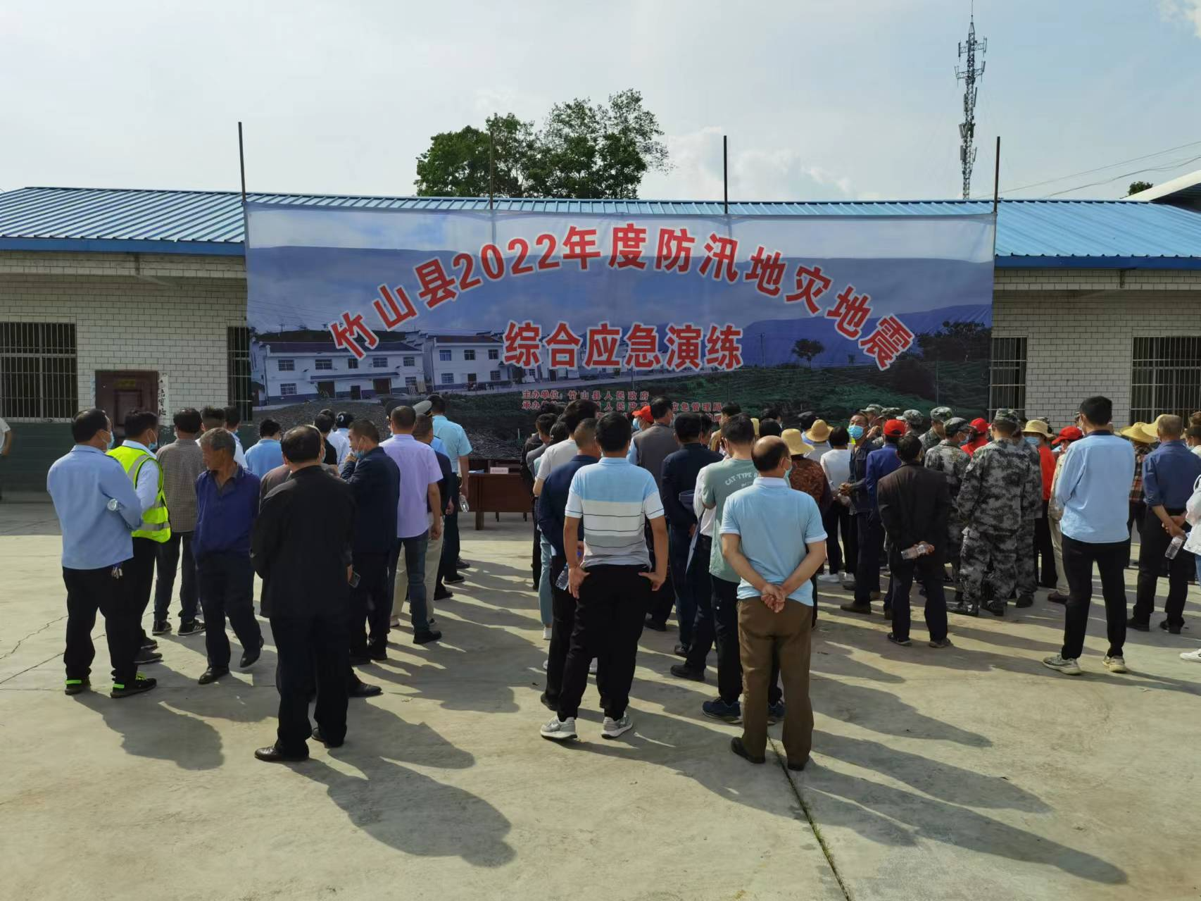 我县开展防汛地灾综合应急演练促岗位大练兵