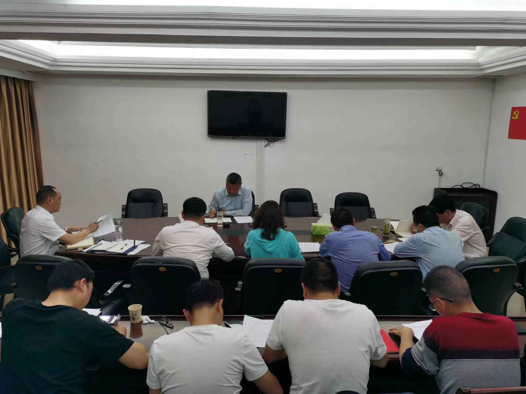 县委政法委集中学习新修订的《信访工作条例》