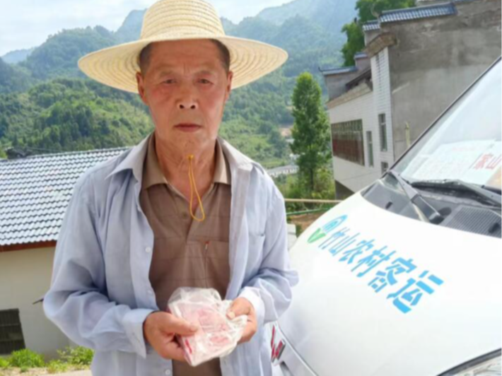 县城乡公交公司驾驶员拾金不昧品德高
