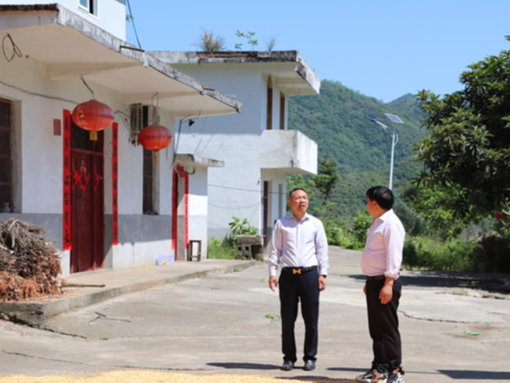 县移民服务中心开展库区安全隐患排查