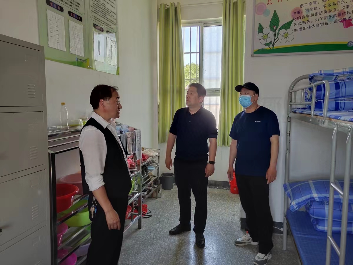 县教育局深入秦古镇中心学校检查指导工作