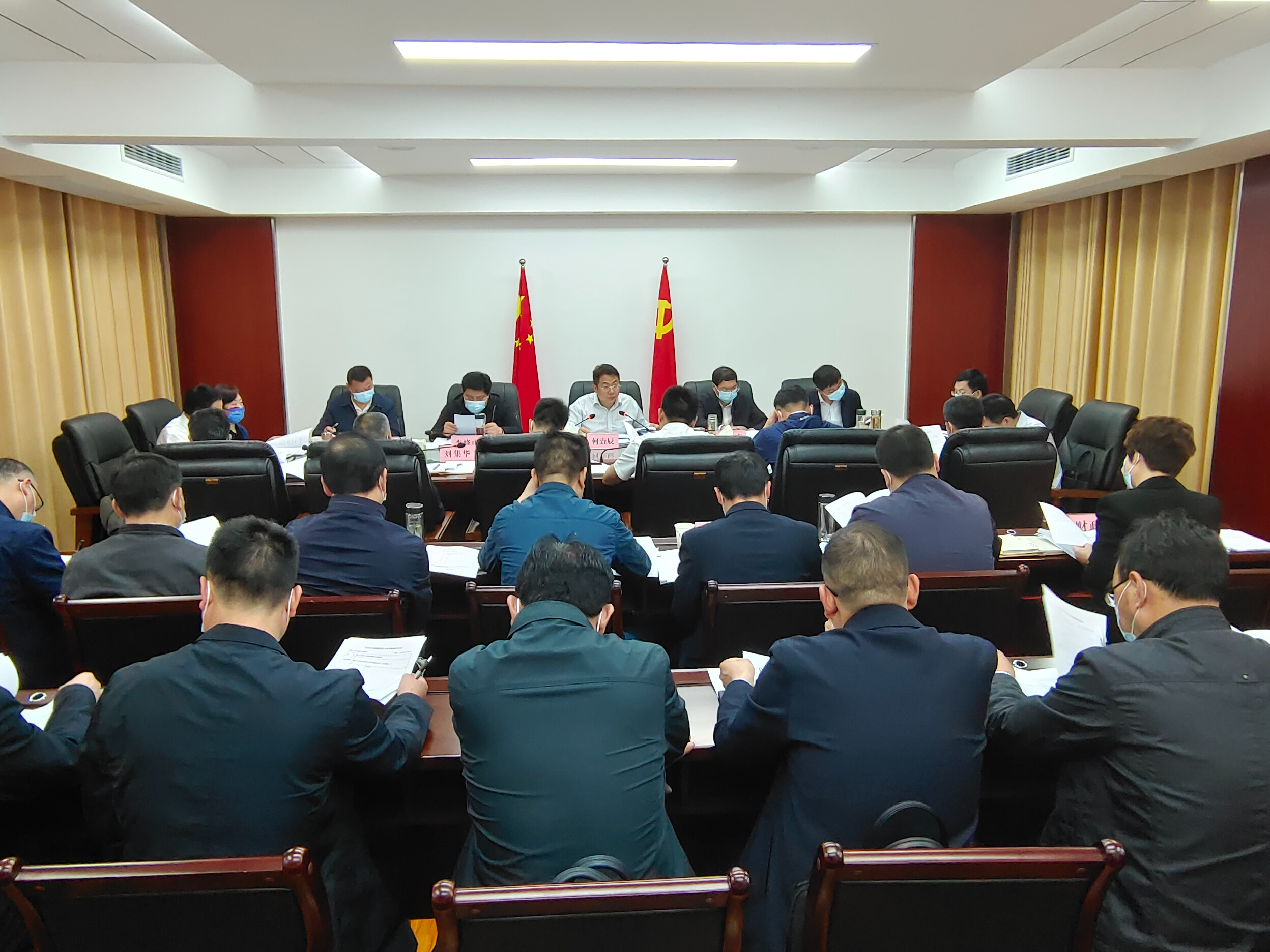 县十九届人民政府第7次常务会议召开