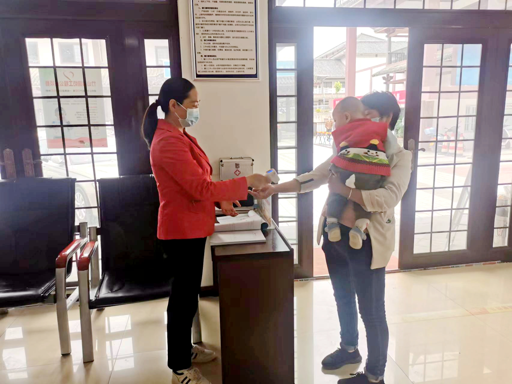 县绿松石产业中心：下沉社区在行动
