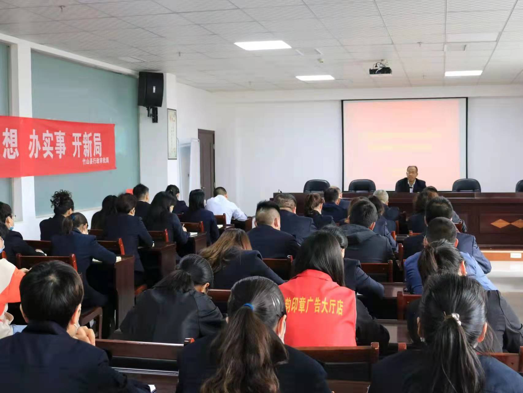 县行政审批局：严把审批关口  深化岗位练兵