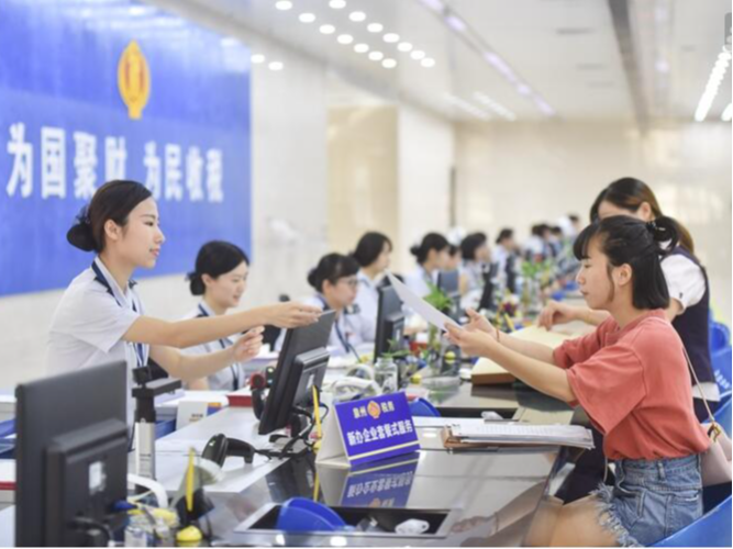 县税务局：增“涨”的话费单  不变的“服务心”