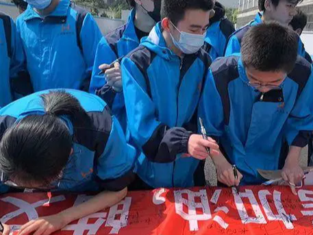 恒升小学举行六年级师生誓师大会