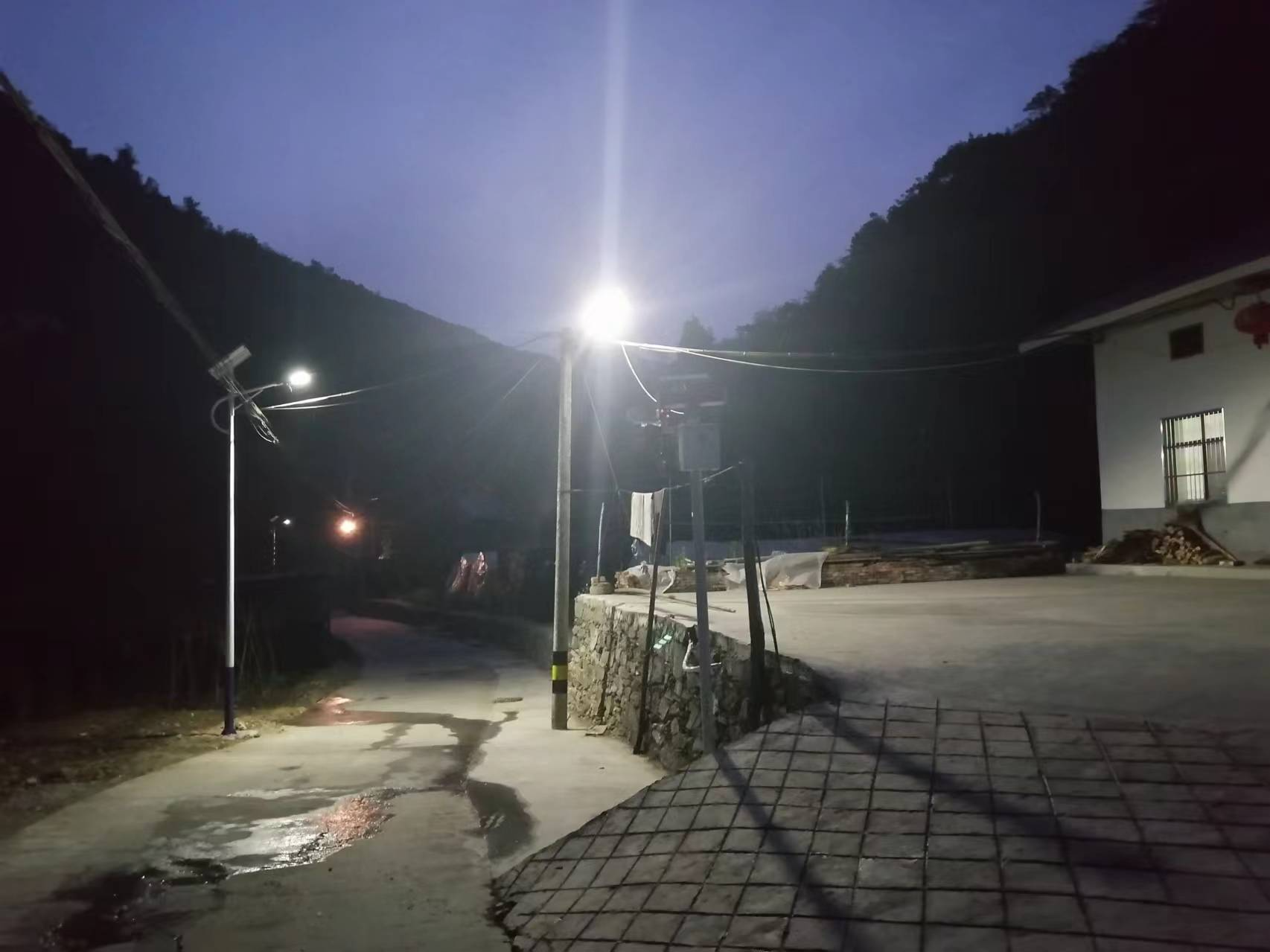 麻家渡镇：情系群众办实事 安装路灯暖人心