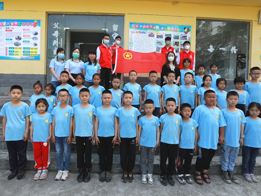 爱心义剪暖童心  崭新形象迎“六一”