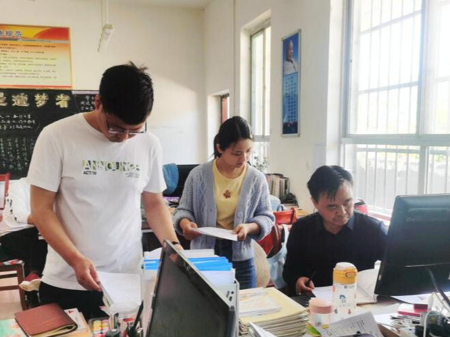 深河乡中心学校开展期中综合检查