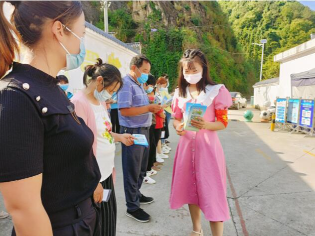 深河乡中心幼儿园召开“三防”家长会