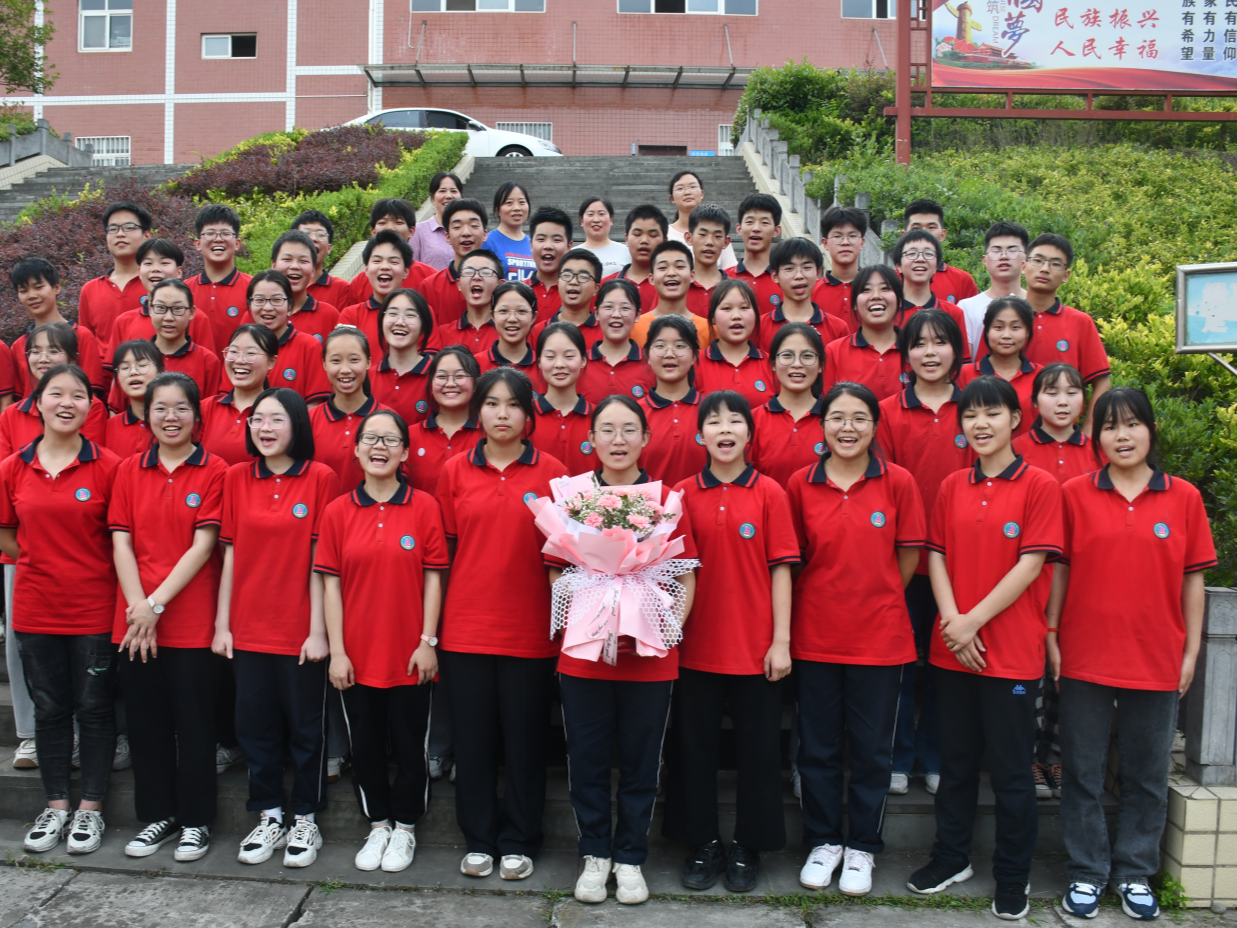 潘口乡中心学校：我和校园合个影