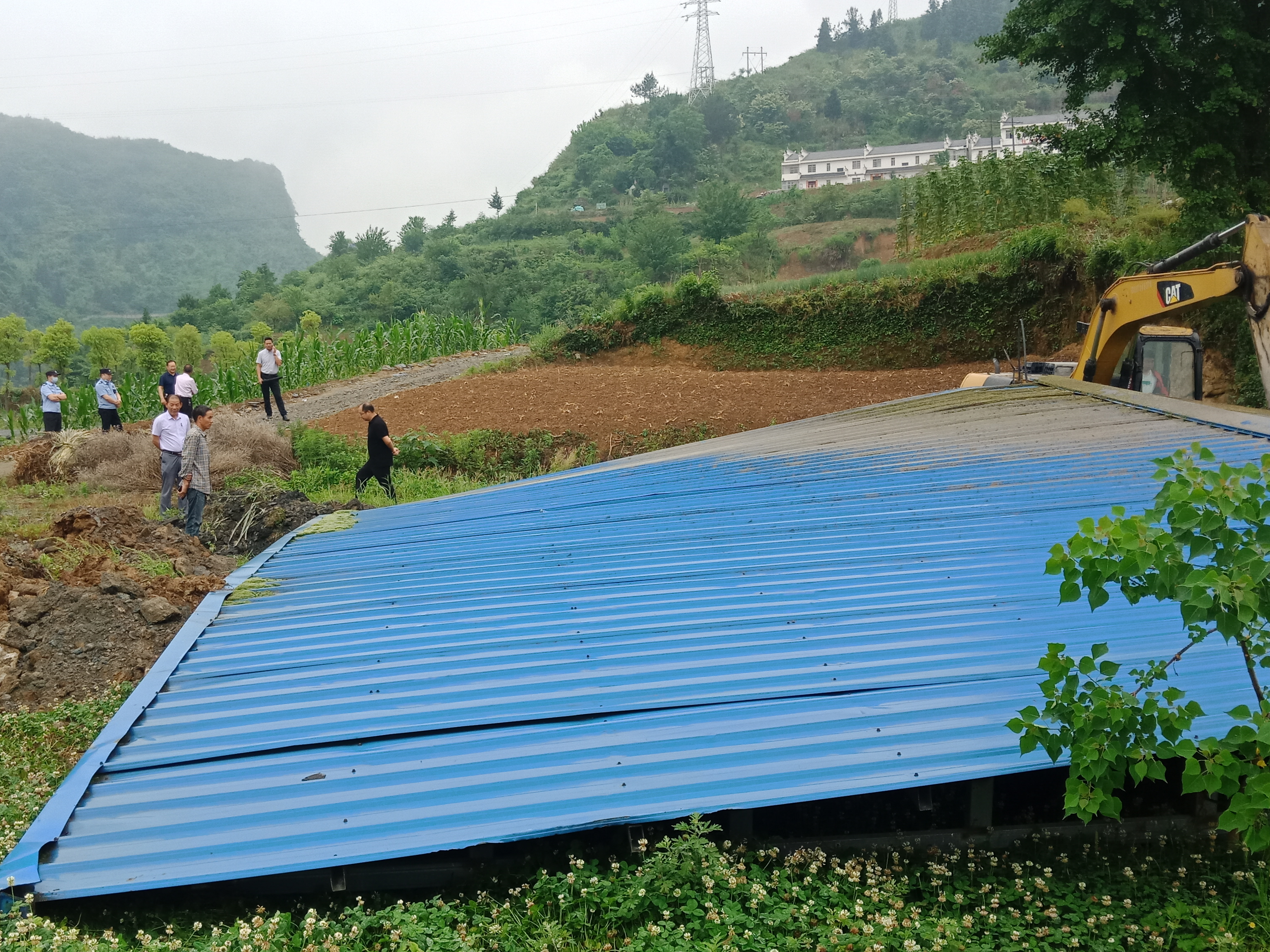 官渡镇依法拆除乱搭乱建