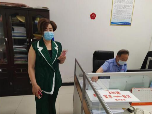 竹山城市公交公司驾驶员拾金不昧受赞扬