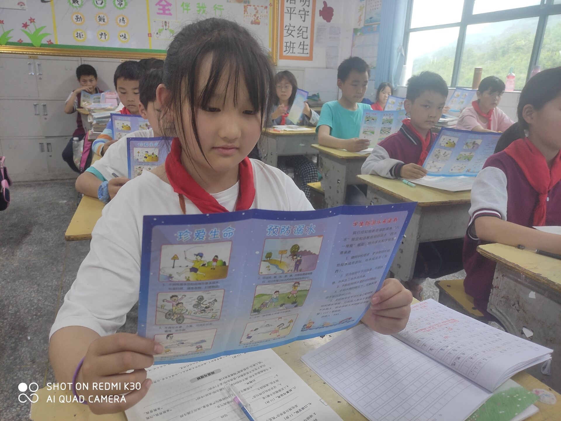 吉阳小学开展“喜迎二十大 同心护未来”系列教育活动