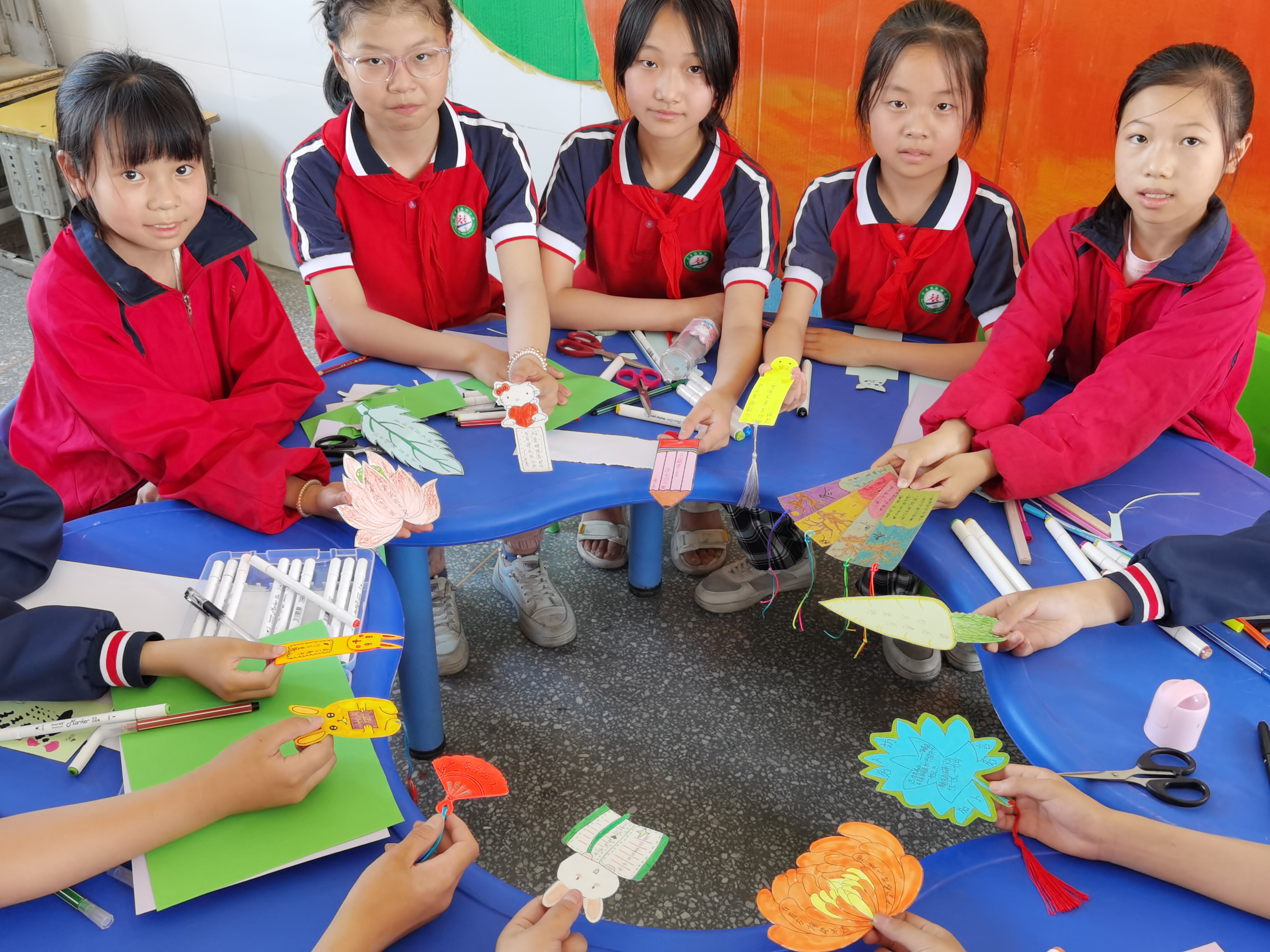 双坝小学：师生巧手做书签  创意蕴书情