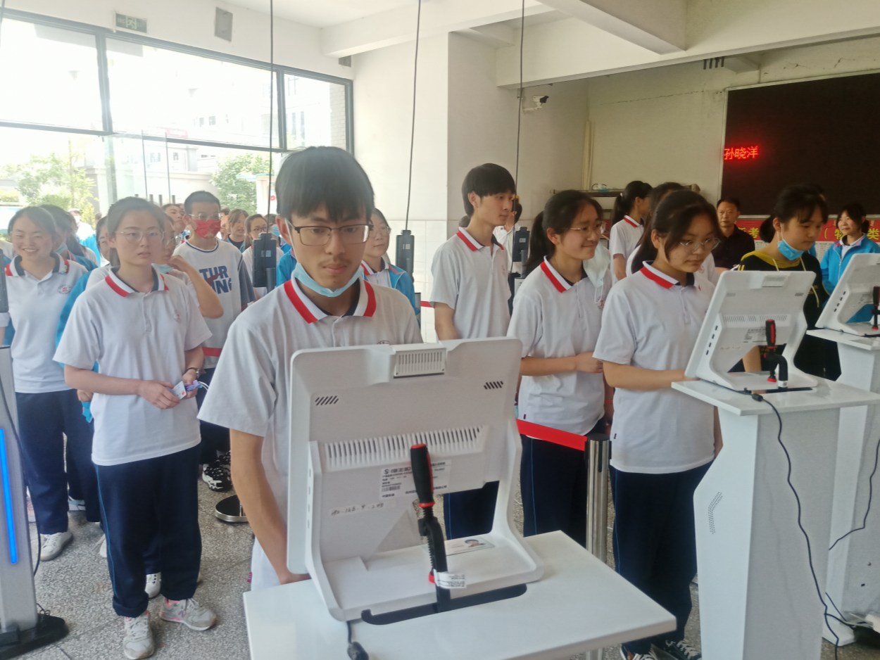 高考竹山一中考点开展考生身份验证系统演练活动