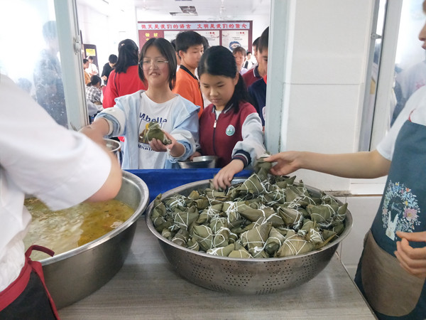 茅塔中学：赓续红色基因，传承中华美食