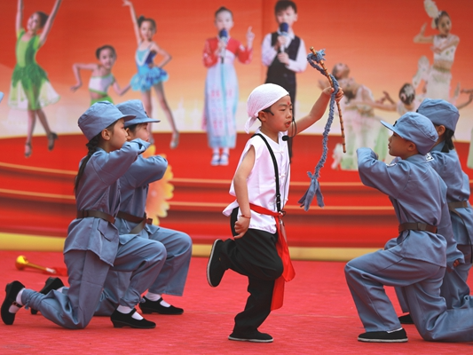 宝丰镇施洋小学：  欢歌庆“六一”   喜迎二十大