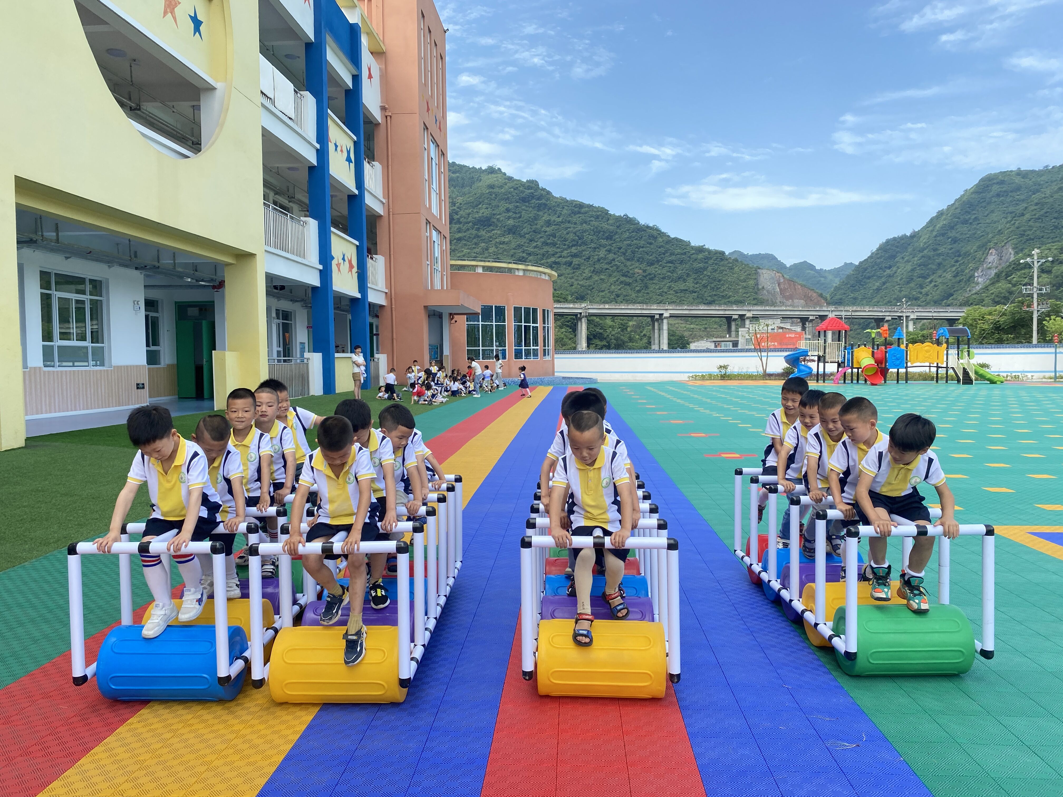 溢水第二幼儿园：添置新玩具丰富幼儿户外活动