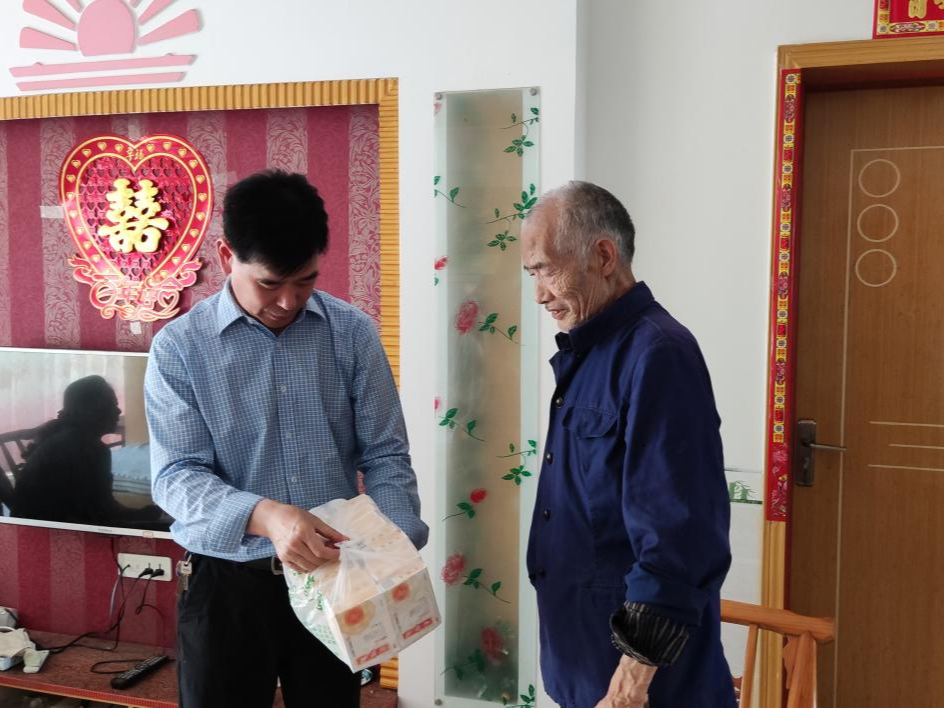 县公共资源交易中心： 下基层抒困解难 解民忧情系民生