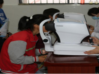 文峰乡中心小学“爱眼护眼”在行动