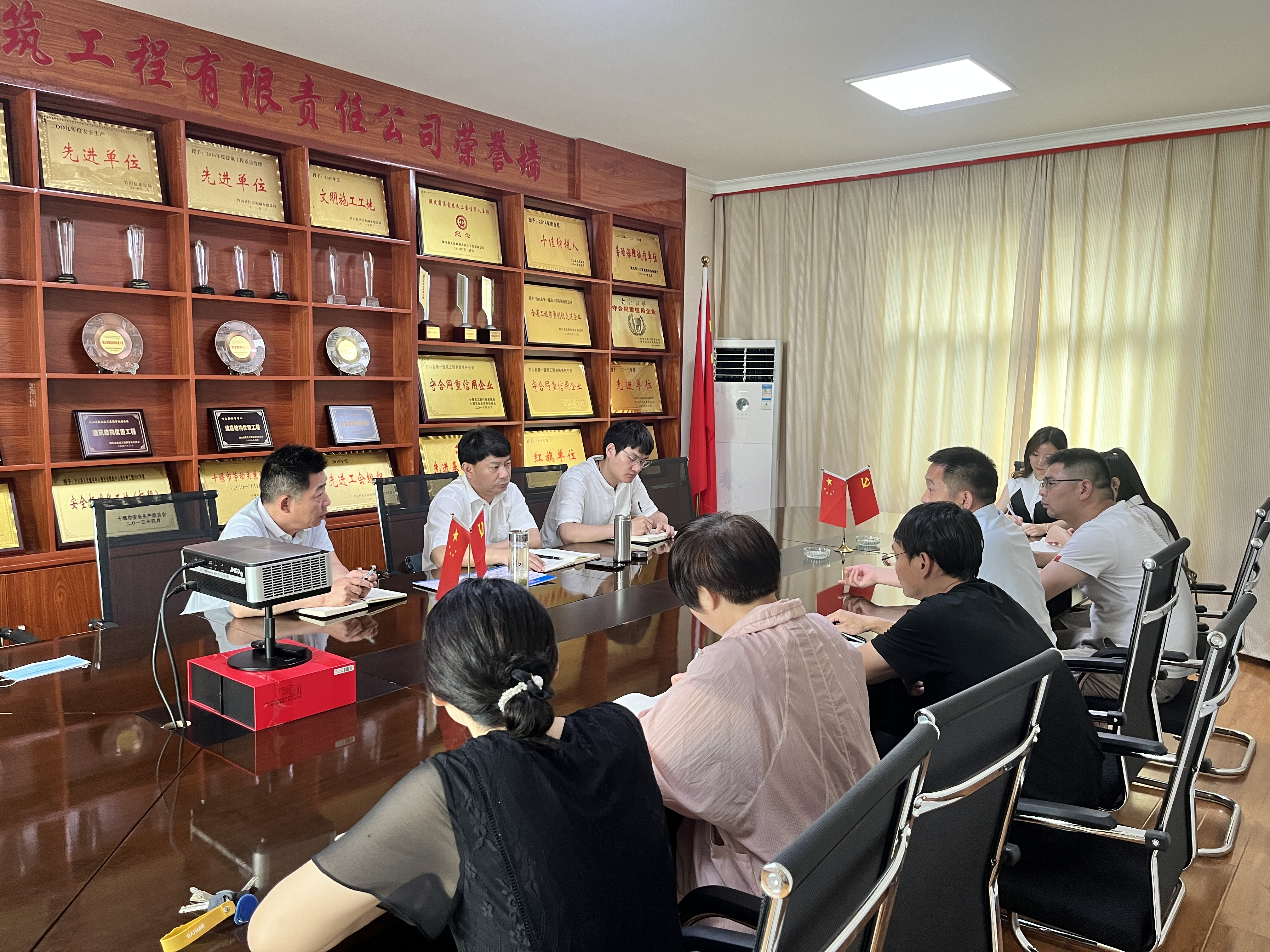 县住建局：走访包联企业 主动纾难解困