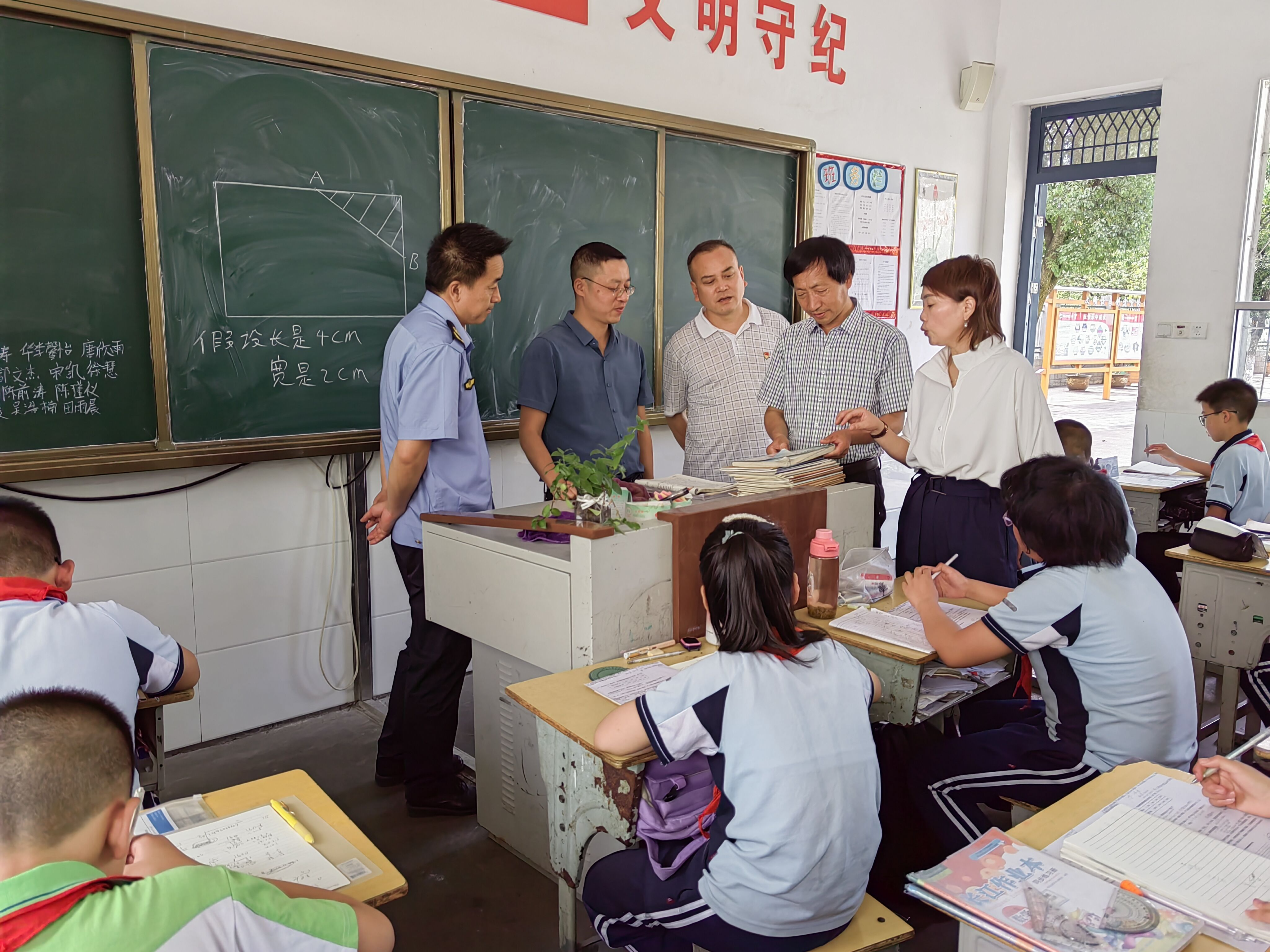 开展教材清查  助力健康成长