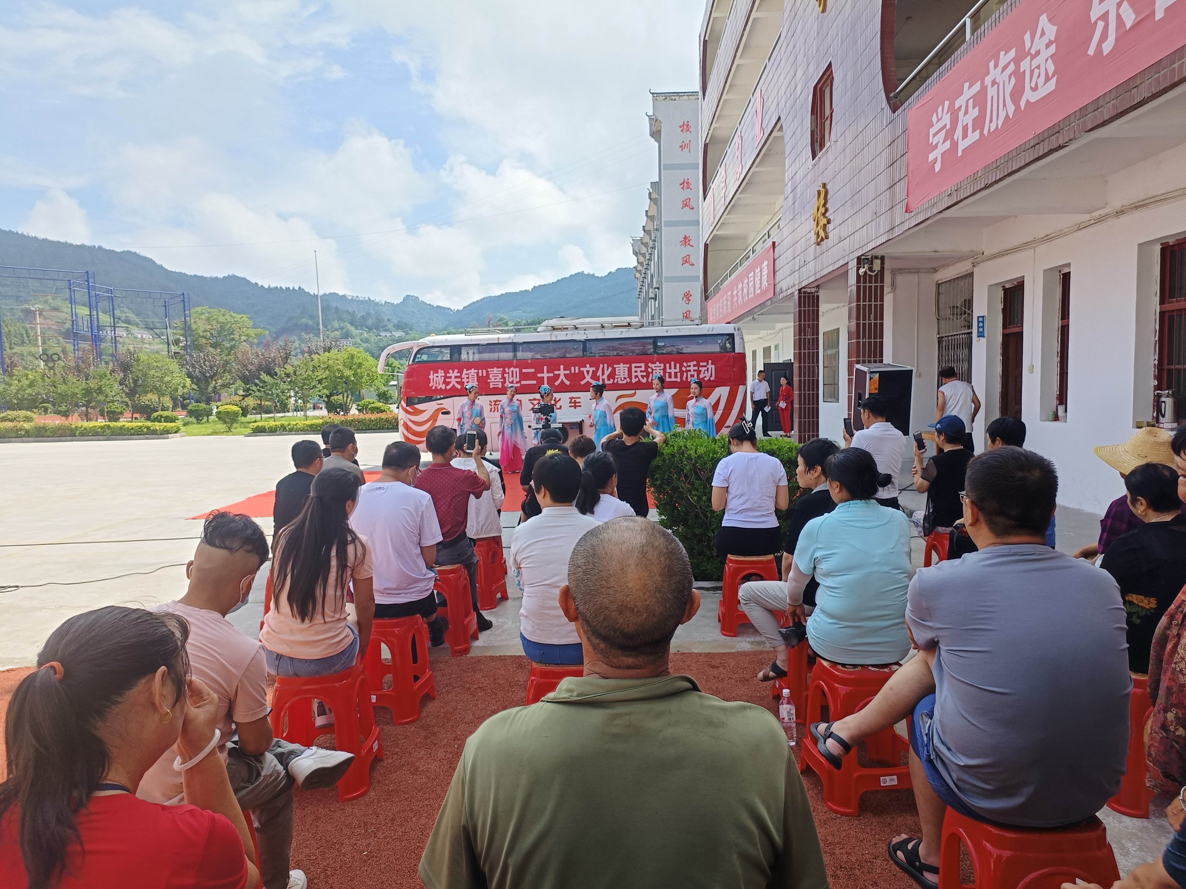 城关镇：送戏下乡进农村 文化惠民暖人心